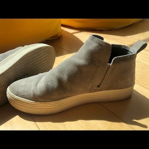 Dolce Vita Grey suede sneakers